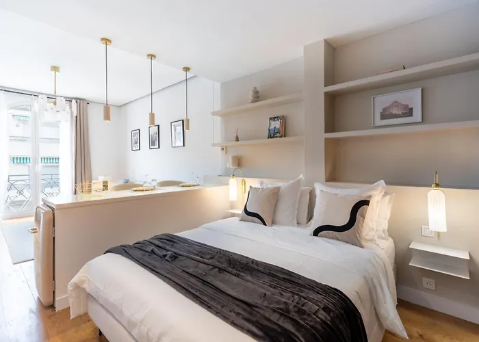 Le Miramar Apartment Sea View